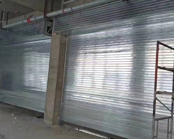 學(xué)府智能停車樓防火門，防火卷簾，快速門，擋煙垂壁施工現(xiàn)場(chǎng)